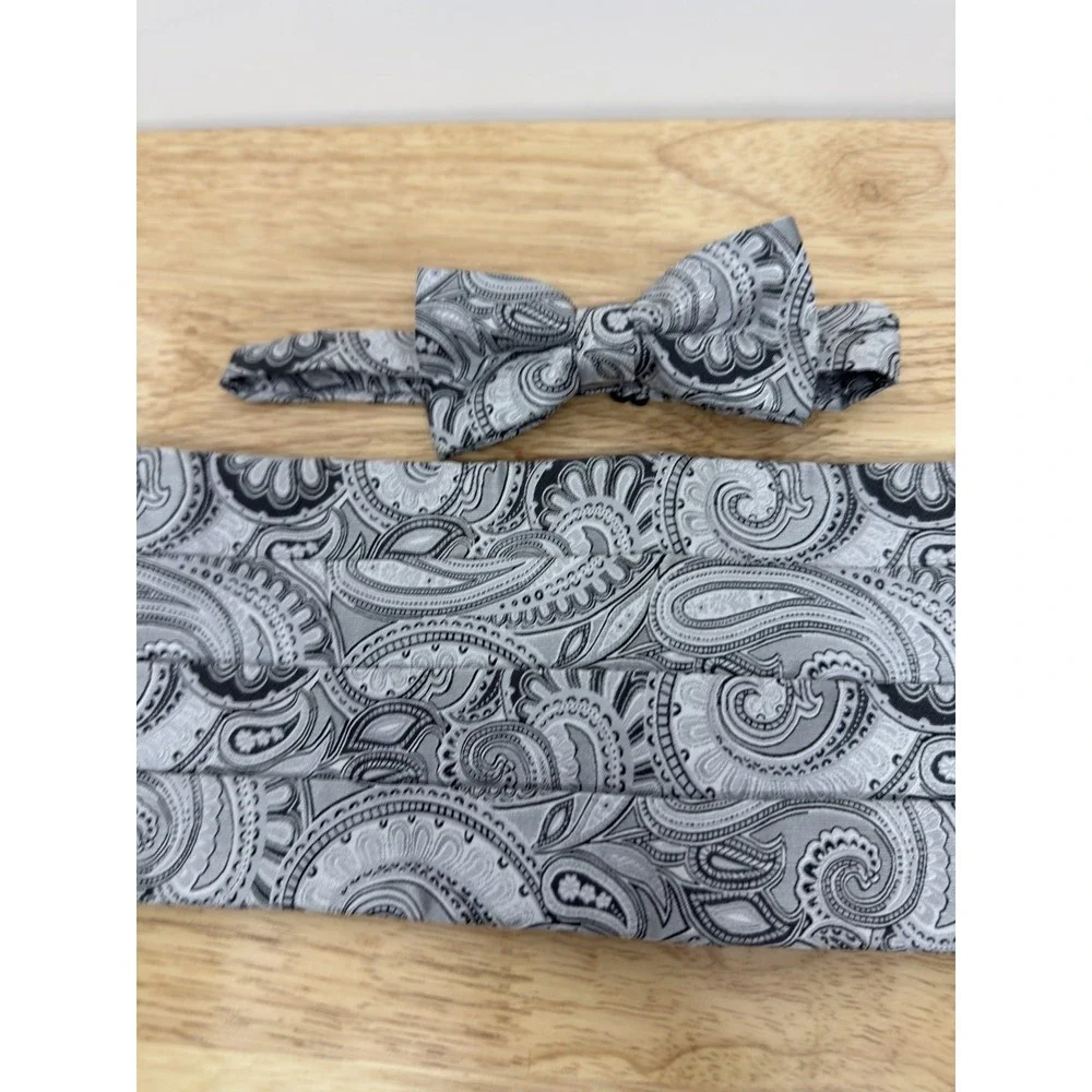 Vtg‎ Matching Cummerbund & Bow Tie Set Black Gray  Paisley Up To 38 Inches #47